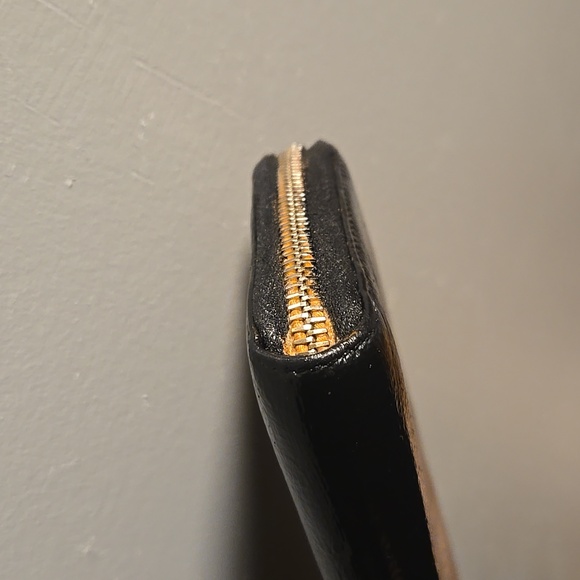 YSL Delle De Jour Black Patent Leather Wallet - Picture 10 of 10